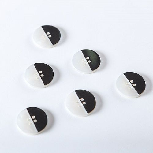 Пуговица с проколами 25 мм пластик 2003093557329 черно-белый